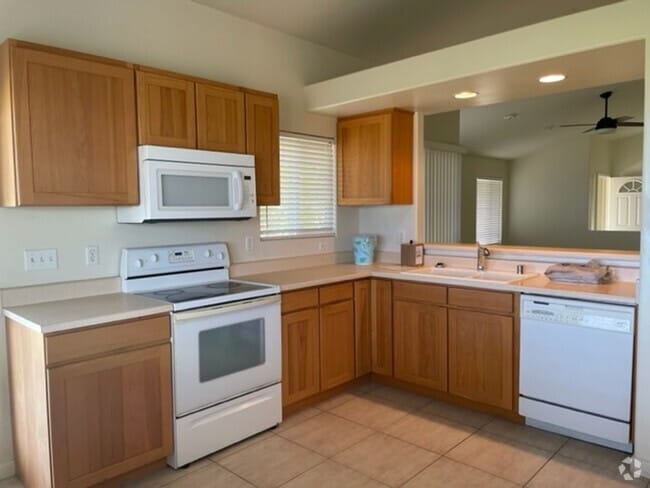 Building Photo - $4,000 / Beautiful 3 bedrm/2 bath home wit...
