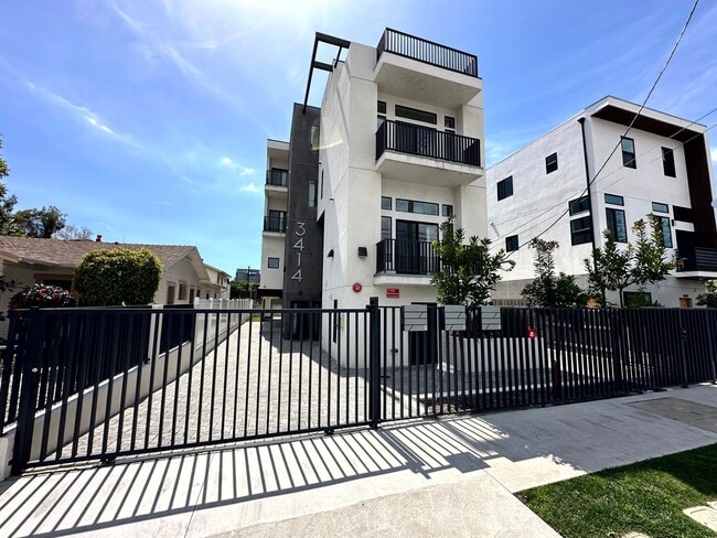 Photo - Beautiful Modern Luxury 4 Story Townhome -...