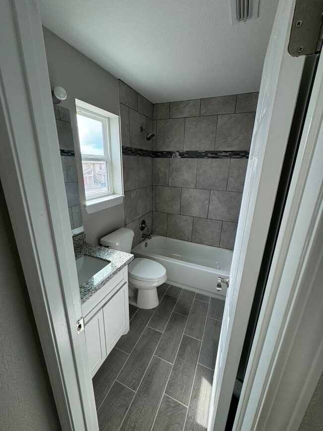 Photo - 101 Rockwell Way