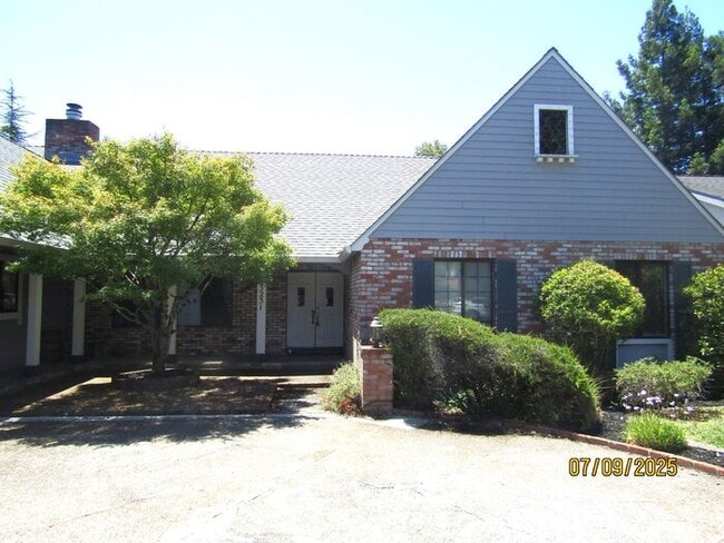 Beautiful Single Story Home in Great Santa... - Beautiful Single Story Home in Great Santa...