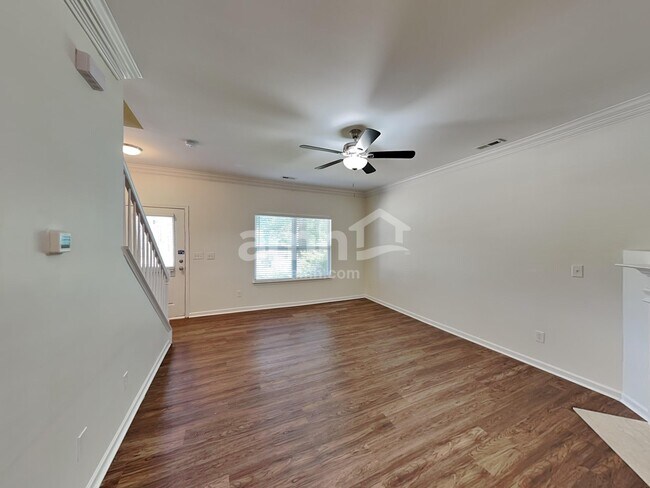 Photo - 107 Fleishhacker Pl