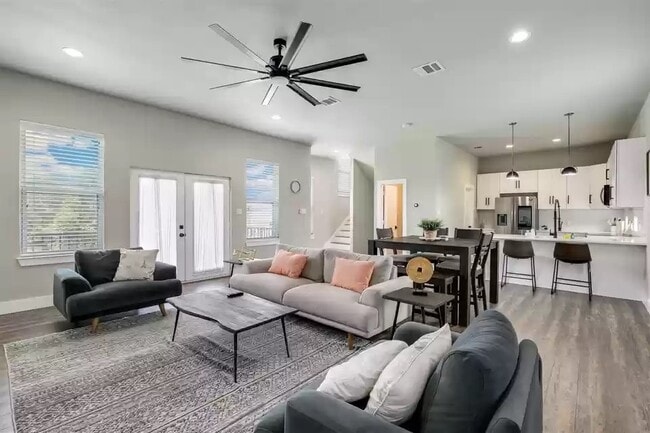 Photo - 4911 Alton Ave Unidad 103