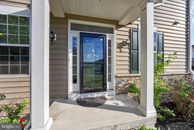 Photo - 271 Fairfield Cir W