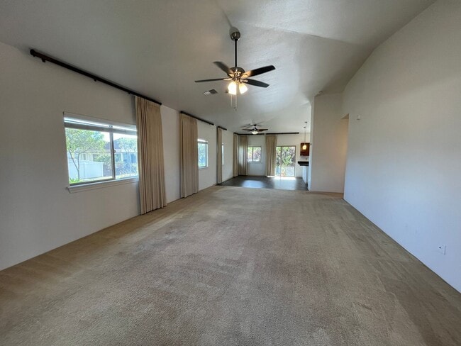 Photo - Kahiwelo (Makakilo) - 3 bedrooms, 2 bathroom, Central A/C, Garage