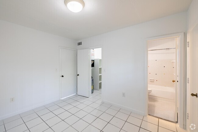 1 habitación, 1 baño - 740 pies cuadrados - Dormitorio
