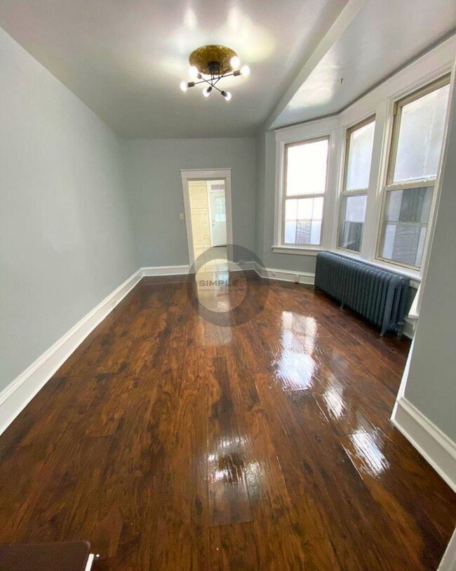 Building Photo - Three Bedroom two-bathroom house with off-...