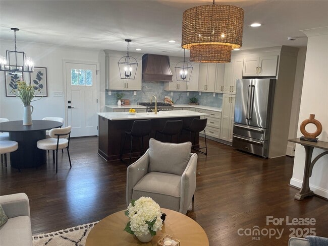 Photo - 5840 Charing Pl