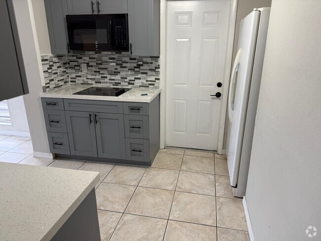 Building Photo - 3196 Normandy Dr Rental