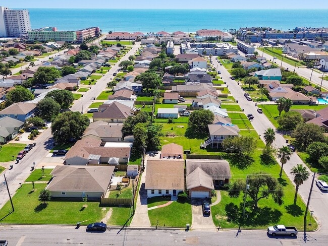 Photo - 8007 Beluche Dr