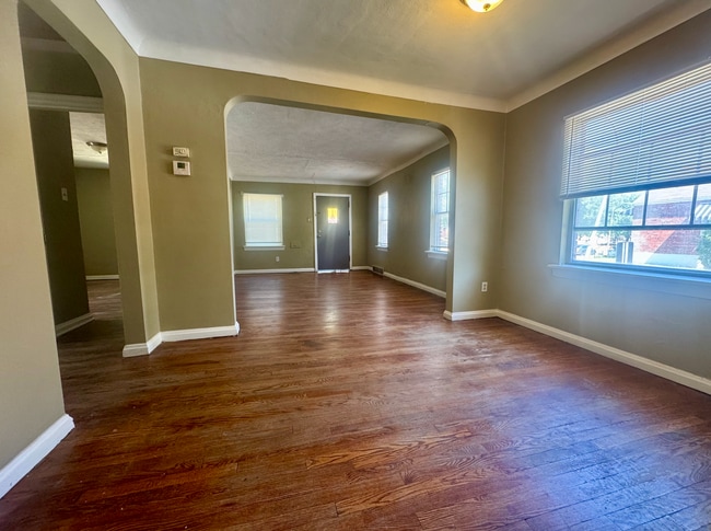 Photo - SECTION 8 IS GLADLY ACCEPTED 3 Bed 1.5 Bat...