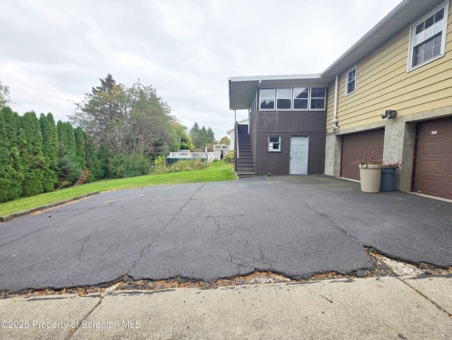 Photo - 925 Jessup Ave