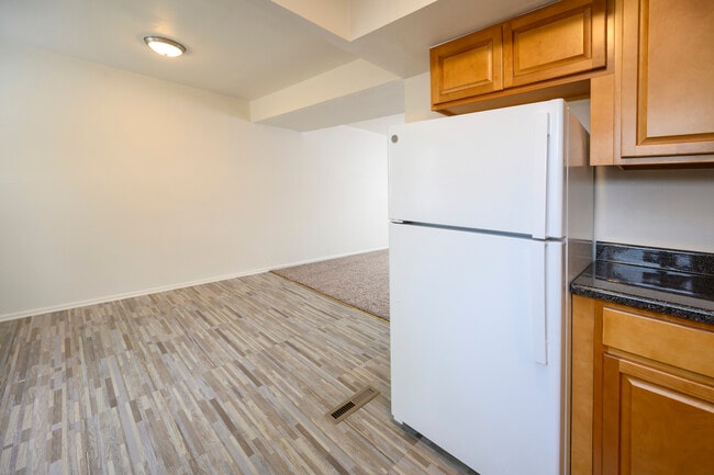 Townhouse - Alpine Court Apartments