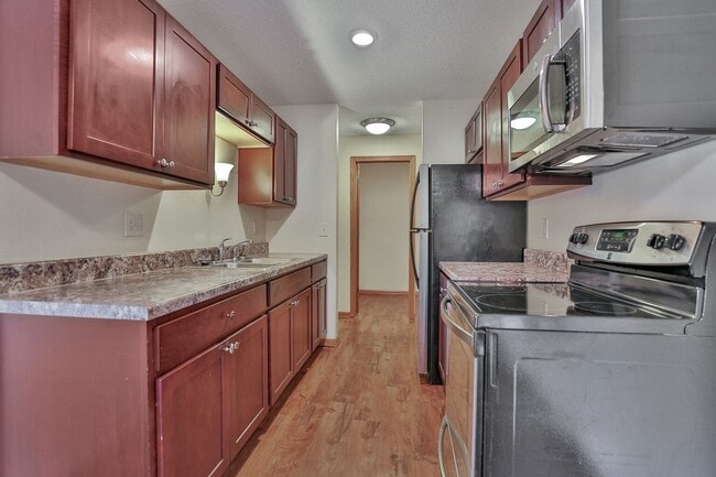 Photo - 6001-6023 E Viking Blvd