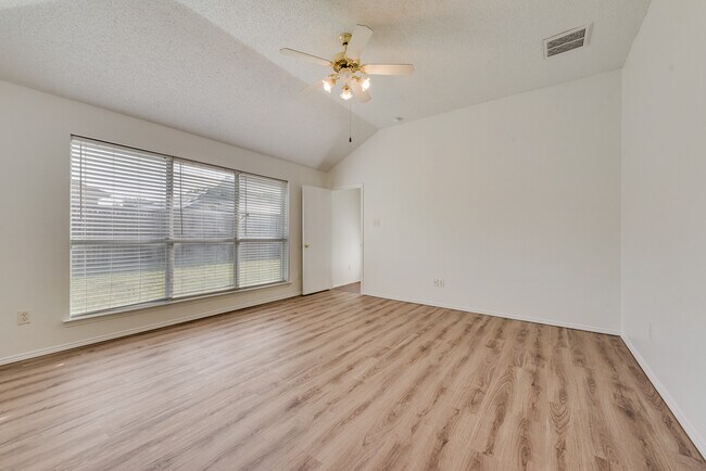 Photo - 512 Asbury Dr