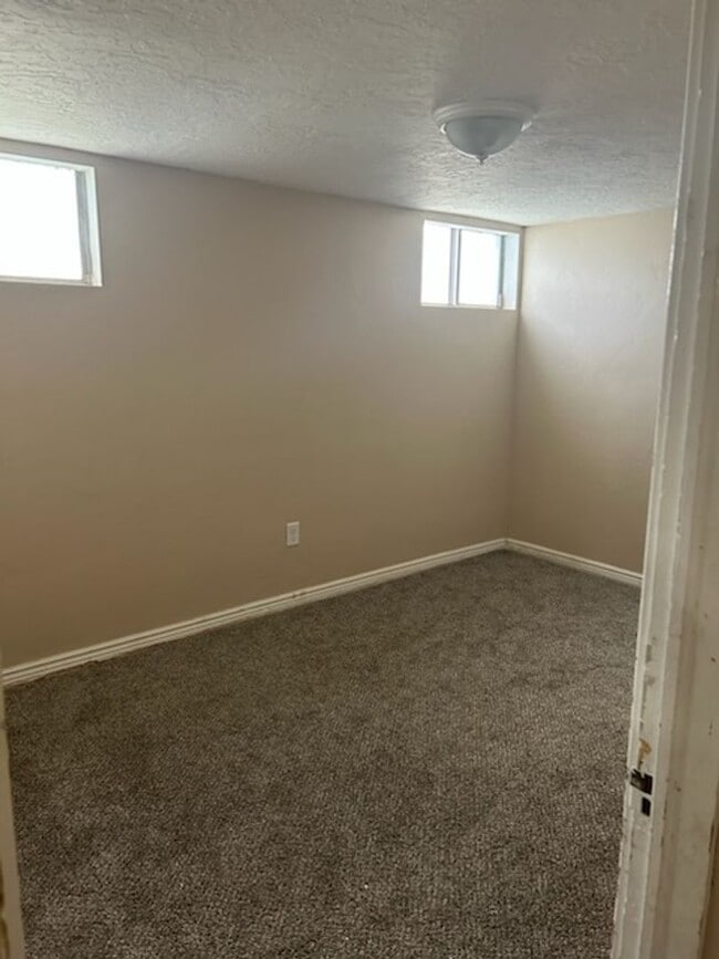 Photo - Charming basement apartment