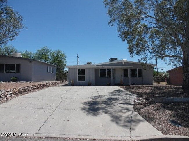 Photo - 808 E Waverly St