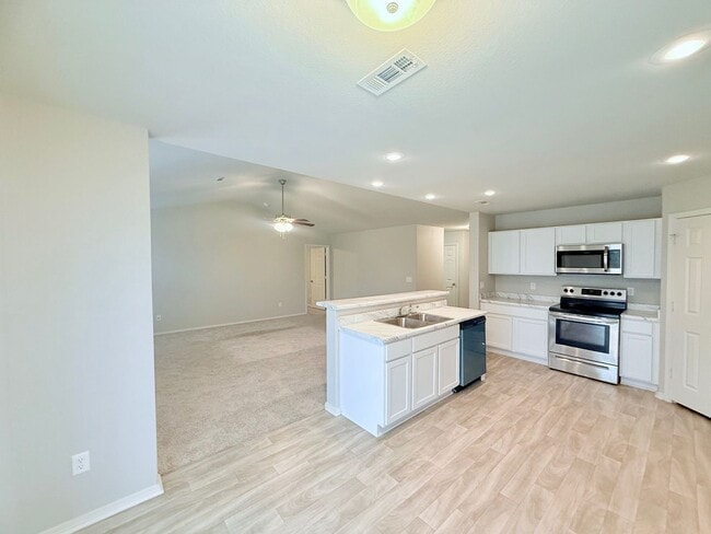 Photo - 3008 Emerald Pk Trl