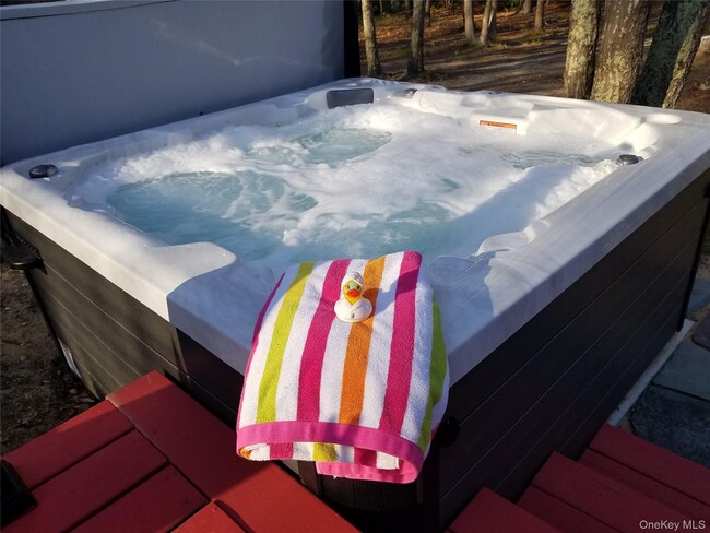 Photo - 40 Bonac Woods Ln