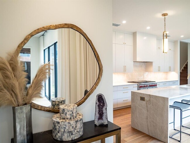 Photo - 805 W Live Oak St