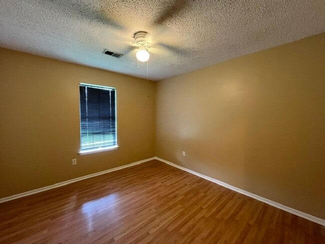 Photo - Renovated 3 Bedroom 1.5 Bath Home for Rent!!