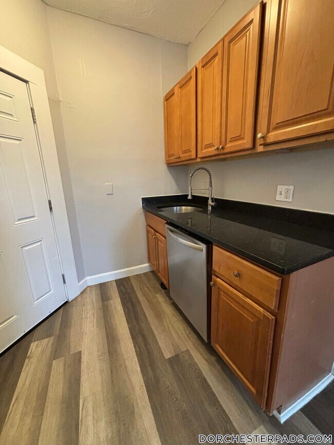 Photo - 96 Woodledge St Unit 3L