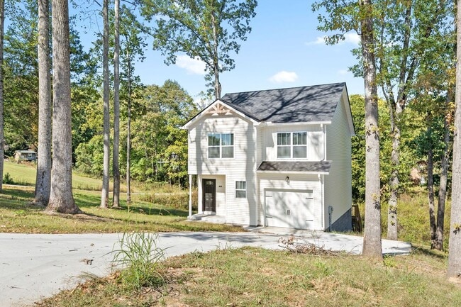 Photo - Pet Friendly Three Bedroom!