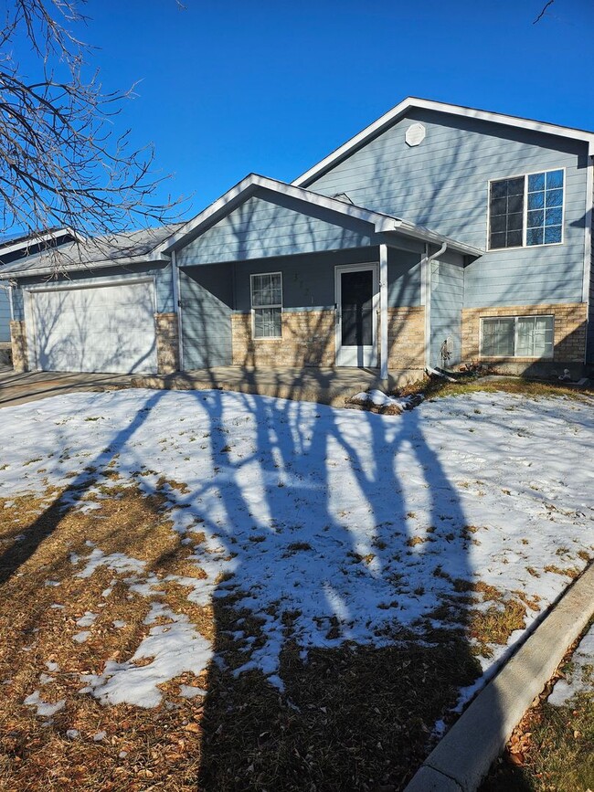 Photo - ALL PROSPECTIVE TENANTS MUST SUBMIT A $58 NON-REFUNDABLE APPLICATION FEE PER APPLICANT ONLINE AND...