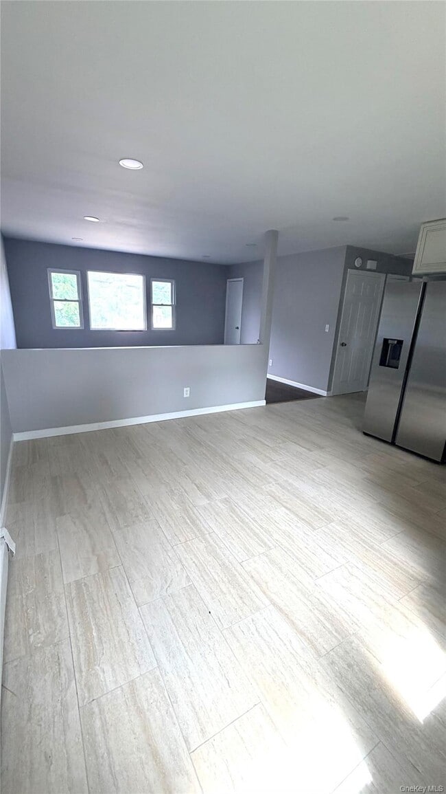 200 Hicksville Rd