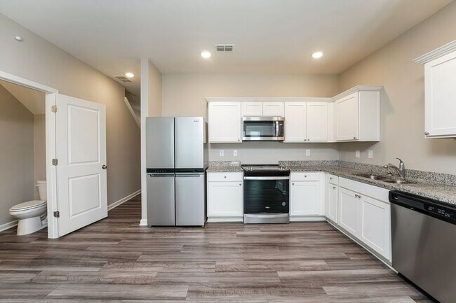 Photo - 3072 Calcutta St