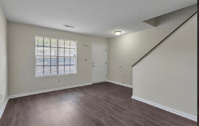 Photo - 102 Kimeran Ln