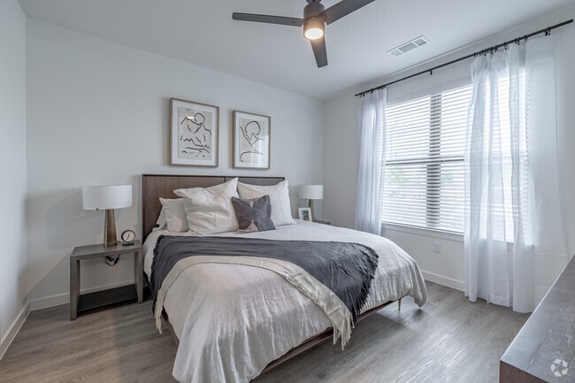 1BR, 1BA - 729 SF