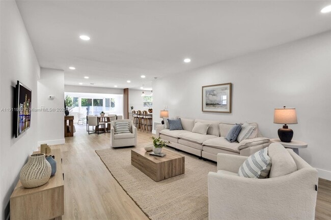 Photo - 3920 Hayes St