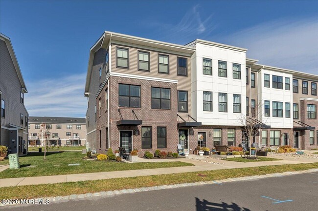 Building Photo - 29 Midway Rd N