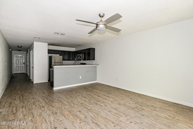 Photo - 524 Eiseman Wy