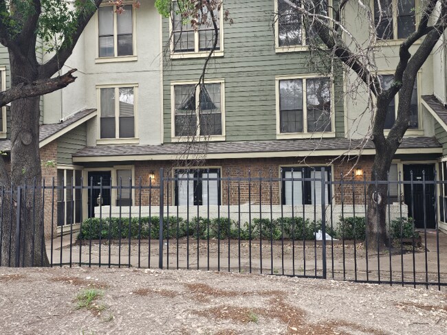 Photo - 9611 Walnut St Unit 1104