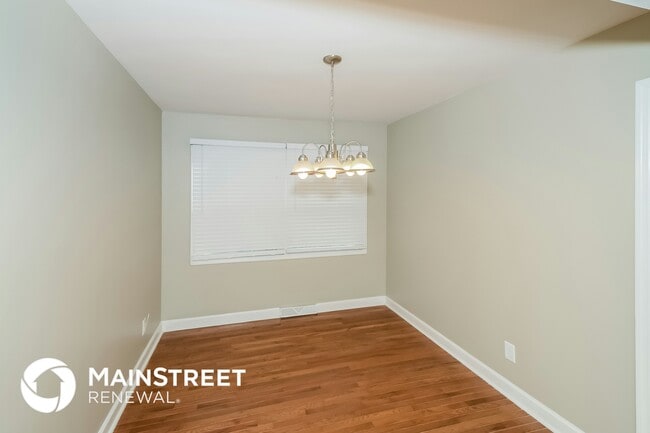 Photo - 420 Argonne Dr NE