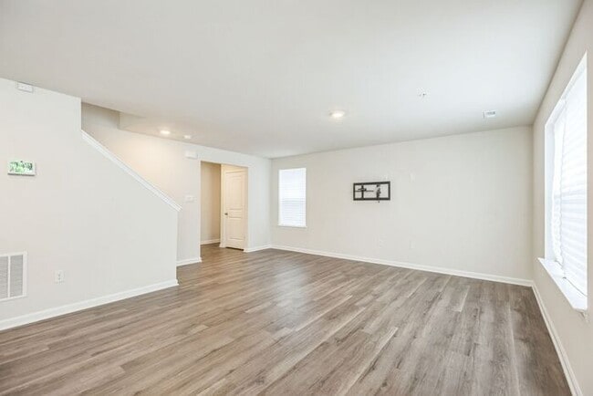 Photo - 322 Forest Edge Ave