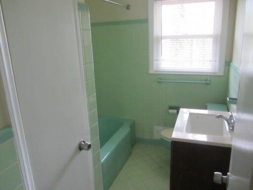 Photo - Don’t Miss Out! Look, Lease, and Live Spec...