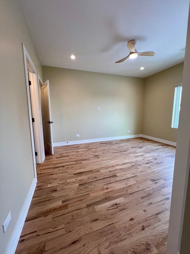 Photo - 4231 S Champlain Ave Unit 1