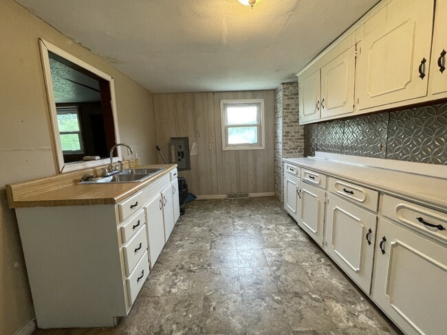 Photo - 1165 Hawkins Rd