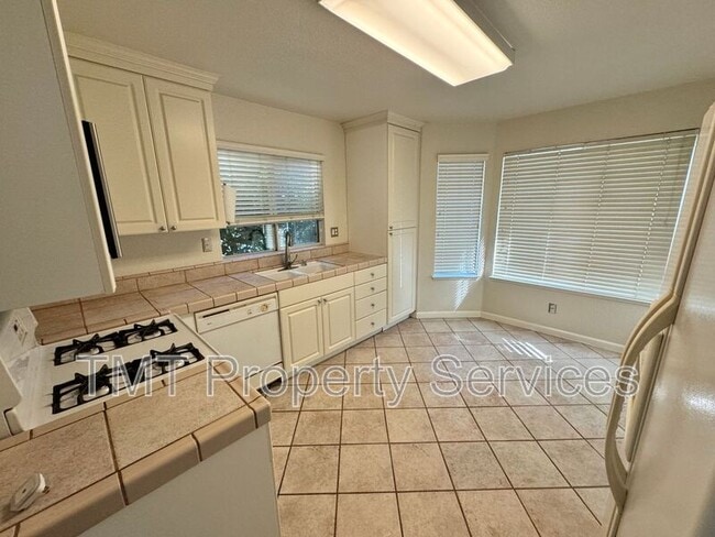 Photo - 204 Sapphire Ct