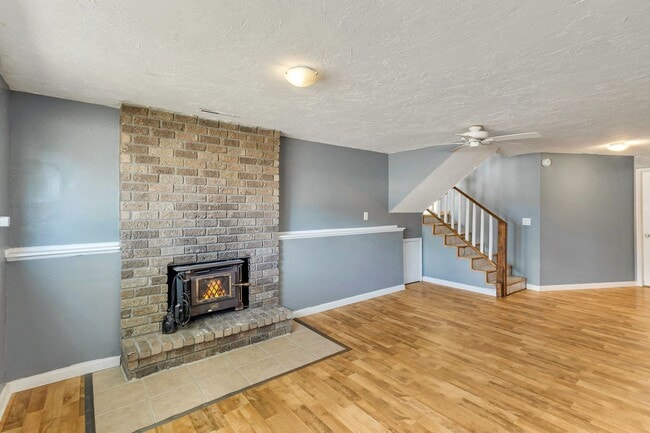 Photo - Spacious 5 Bed, 3 Bath with Sunroom