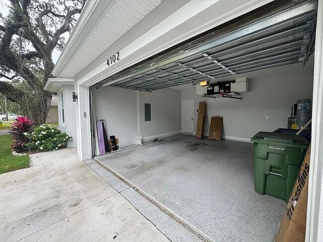 Building Photo - BRAND NEW HOME 2022 - All new appliances! Home is fully furnished!