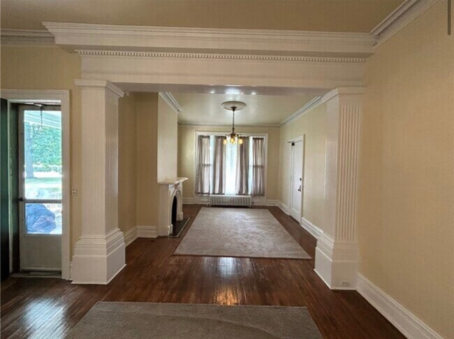 1A Living Room - 401 Maple Ave Utilities Included