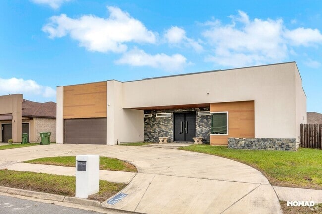 Building Photo - Spacious 4BR House in Brownsville