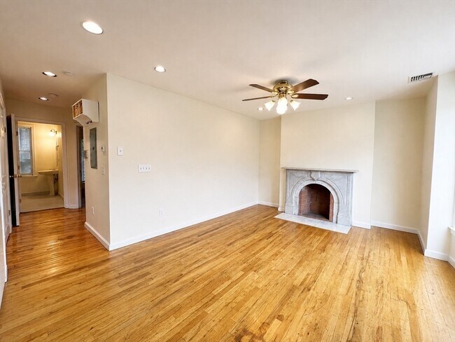 Photo - 583 Tremont St Unidad 2