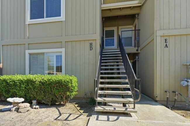 Photo - 426 Cherry Ln