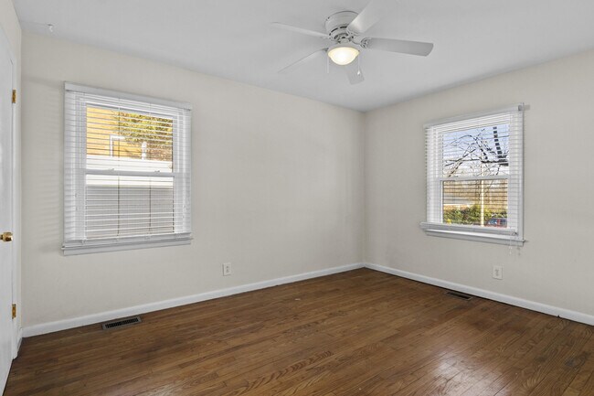 Photo - 143 E Lowry Ln