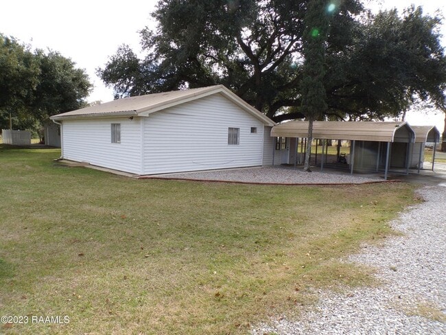 Photo - 212 Thoroughbred Dr House