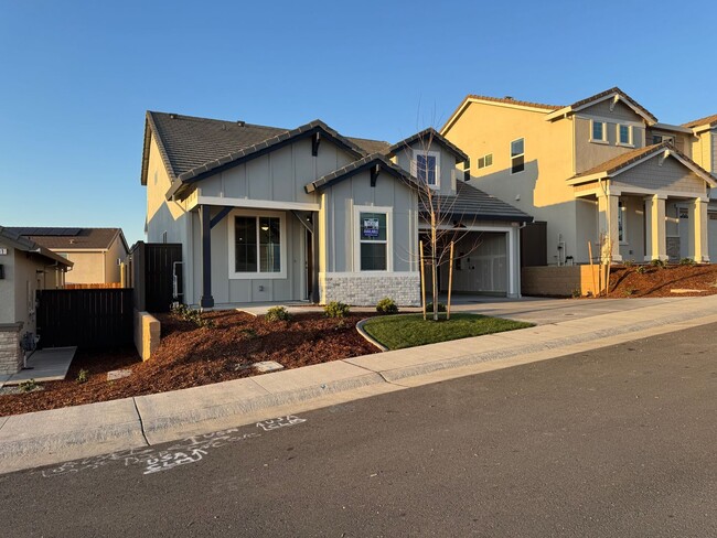 Building Photo - Recently Built Modern 4BD/2.5BA Single Family Home in Desirable Whitney Ranch Community!